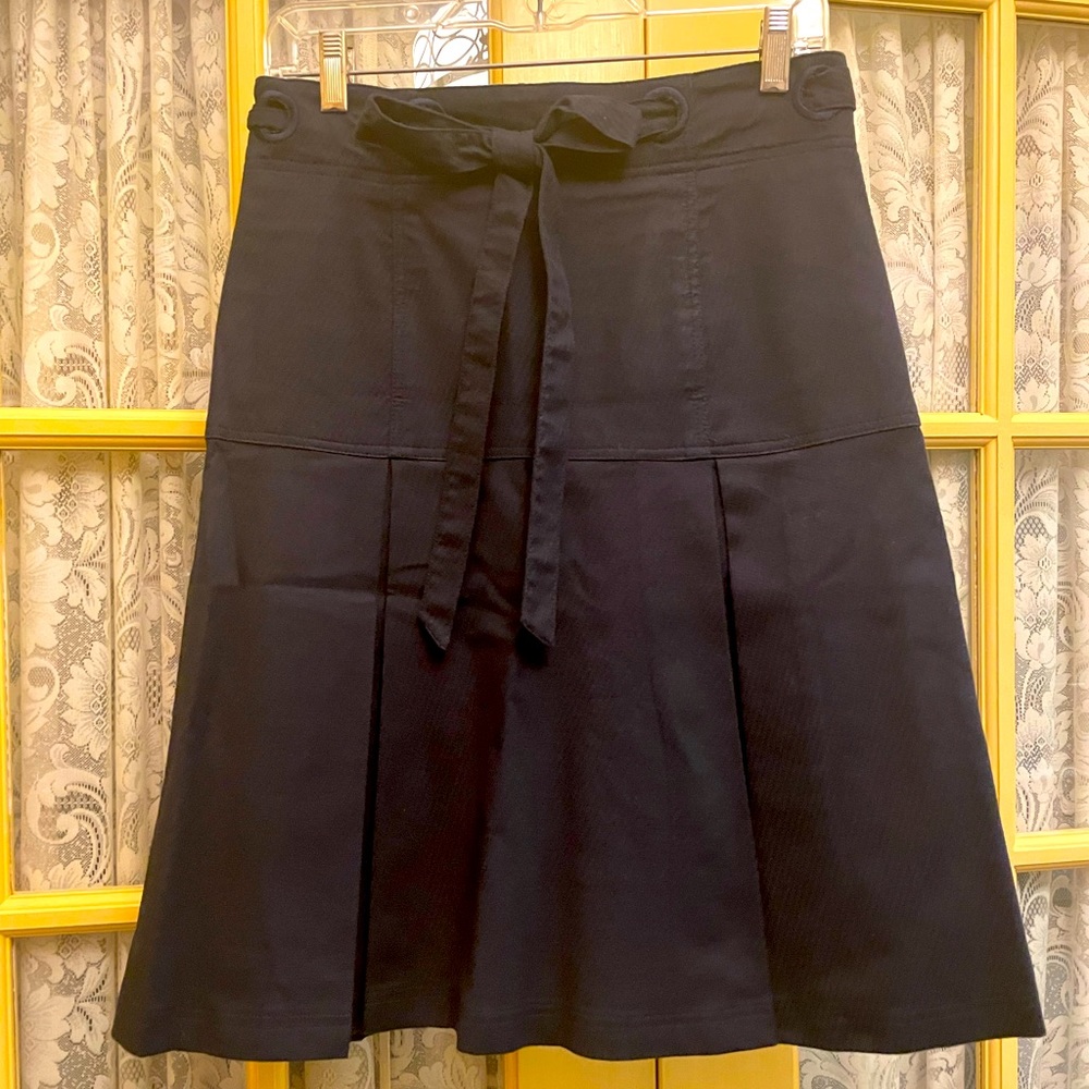 Size 8 adorable Nanette Lepore pleated skirt. Falls below knee. Nautical loops.